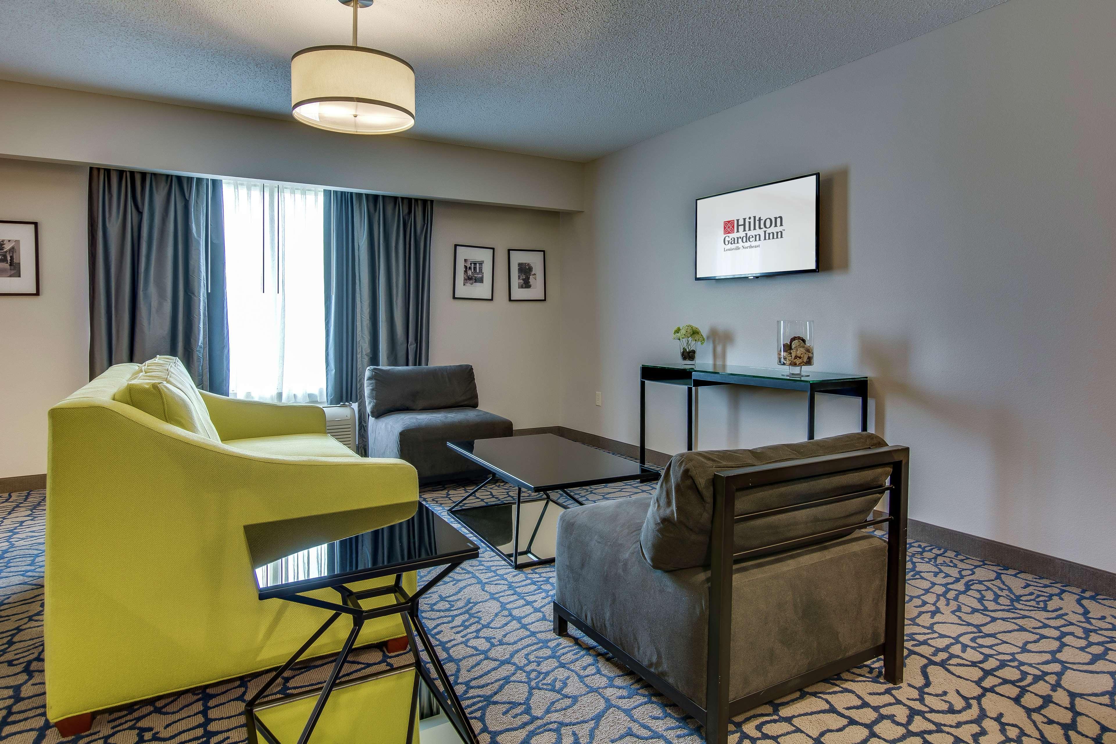 Hilton Garden Inn Louisville-Northeast Экстерьер фото