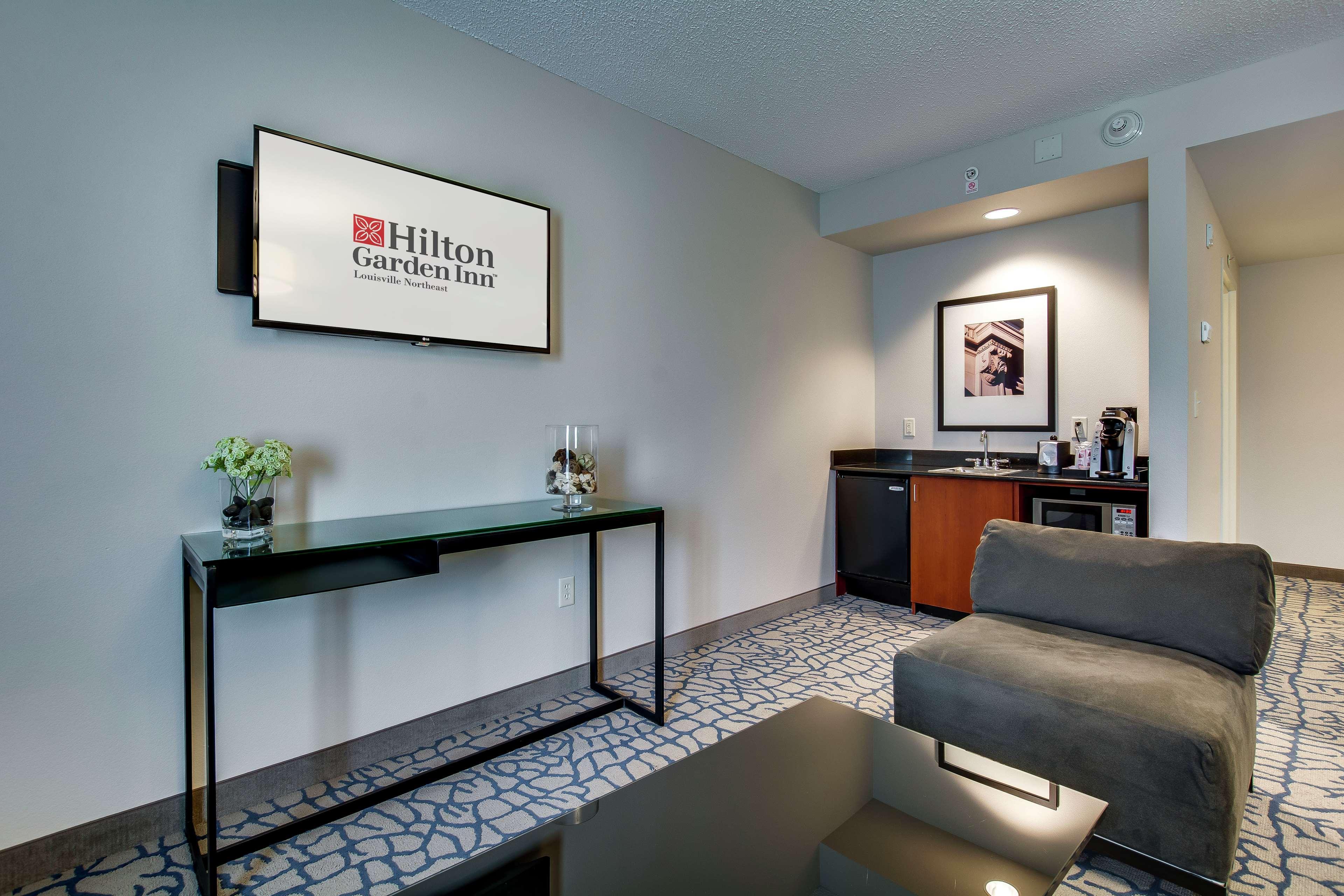 Hilton Garden Inn Louisville-Northeast Экстерьер фото
