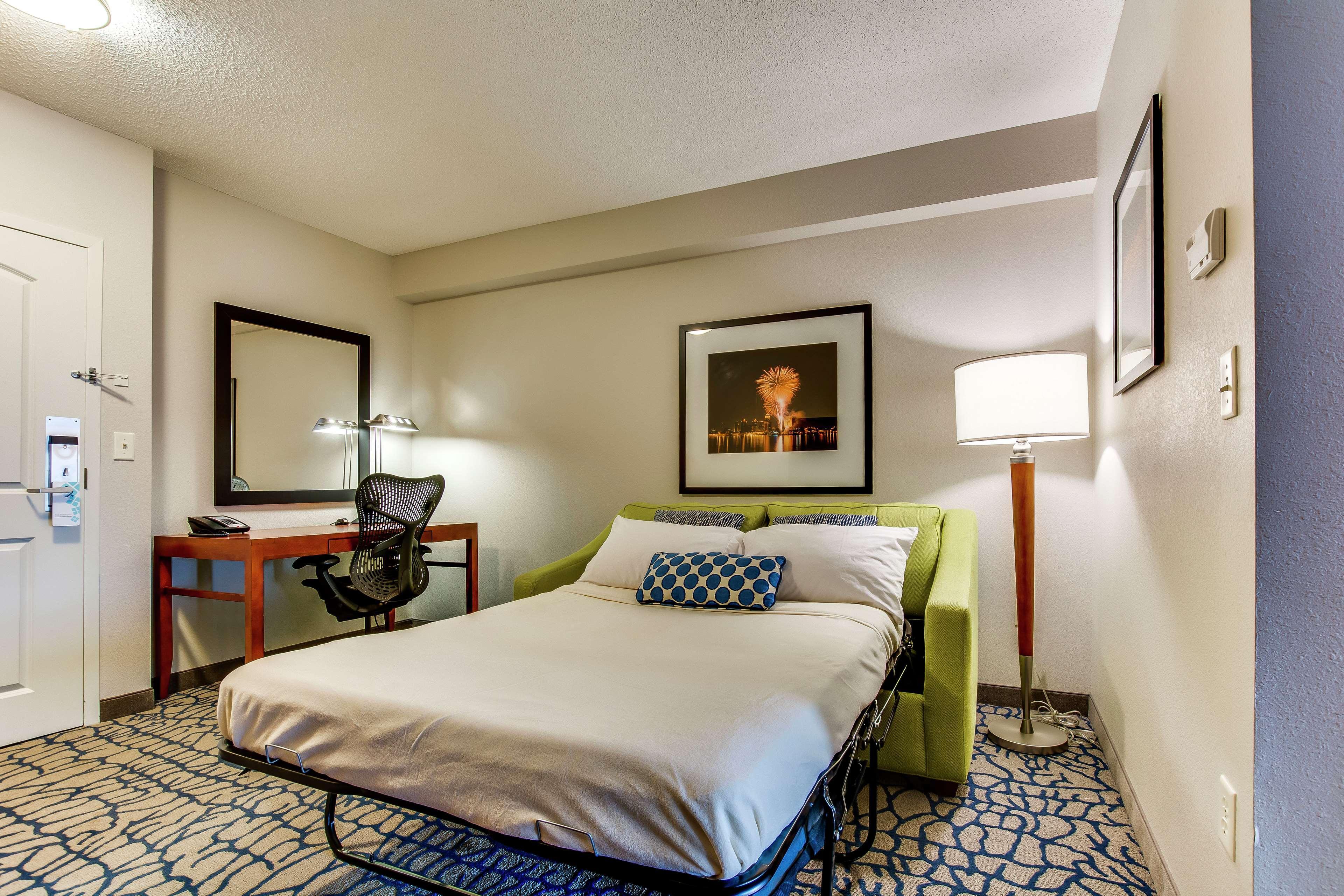 Hilton Garden Inn Louisville-Northeast Экстерьер фото