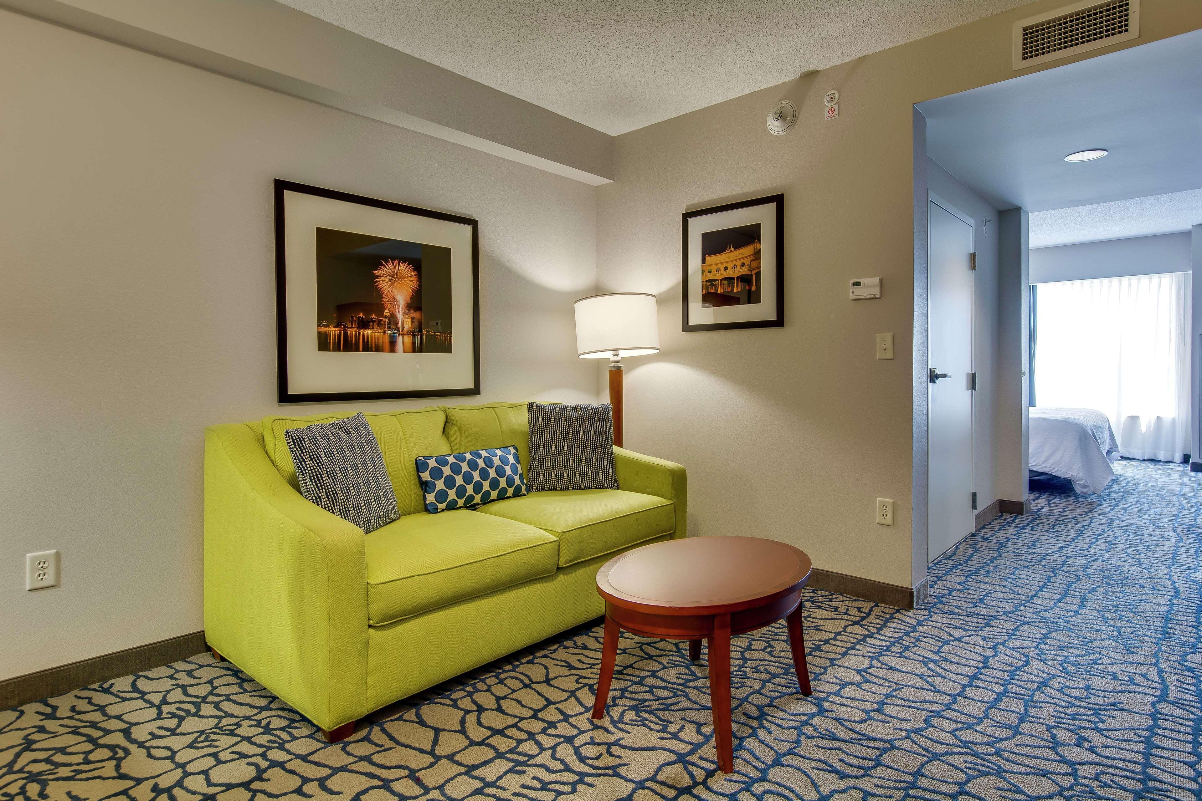 Hilton Garden Inn Louisville-Northeast Экстерьер фото