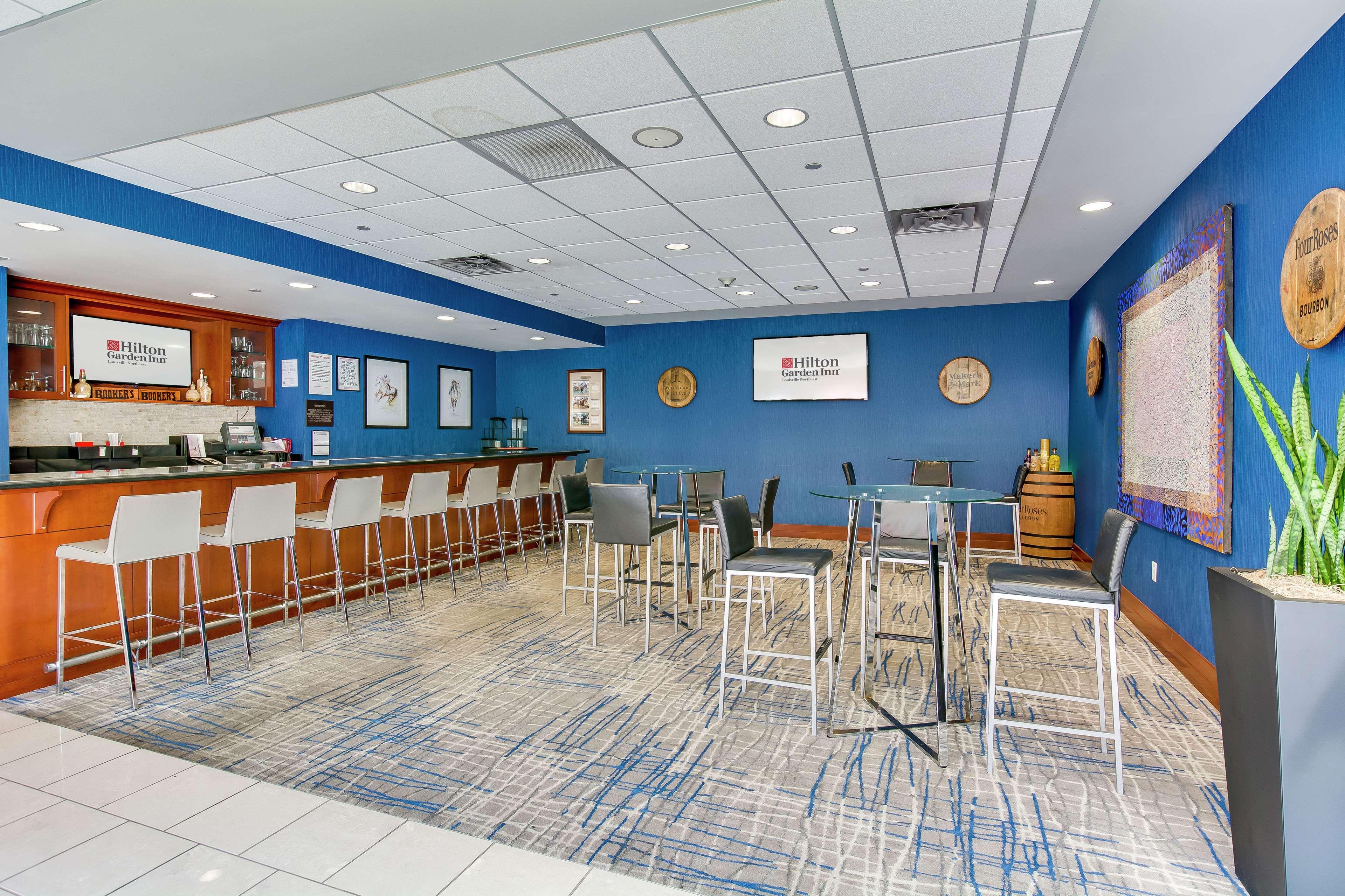 Hilton Garden Inn Louisville-Northeast Экстерьер фото