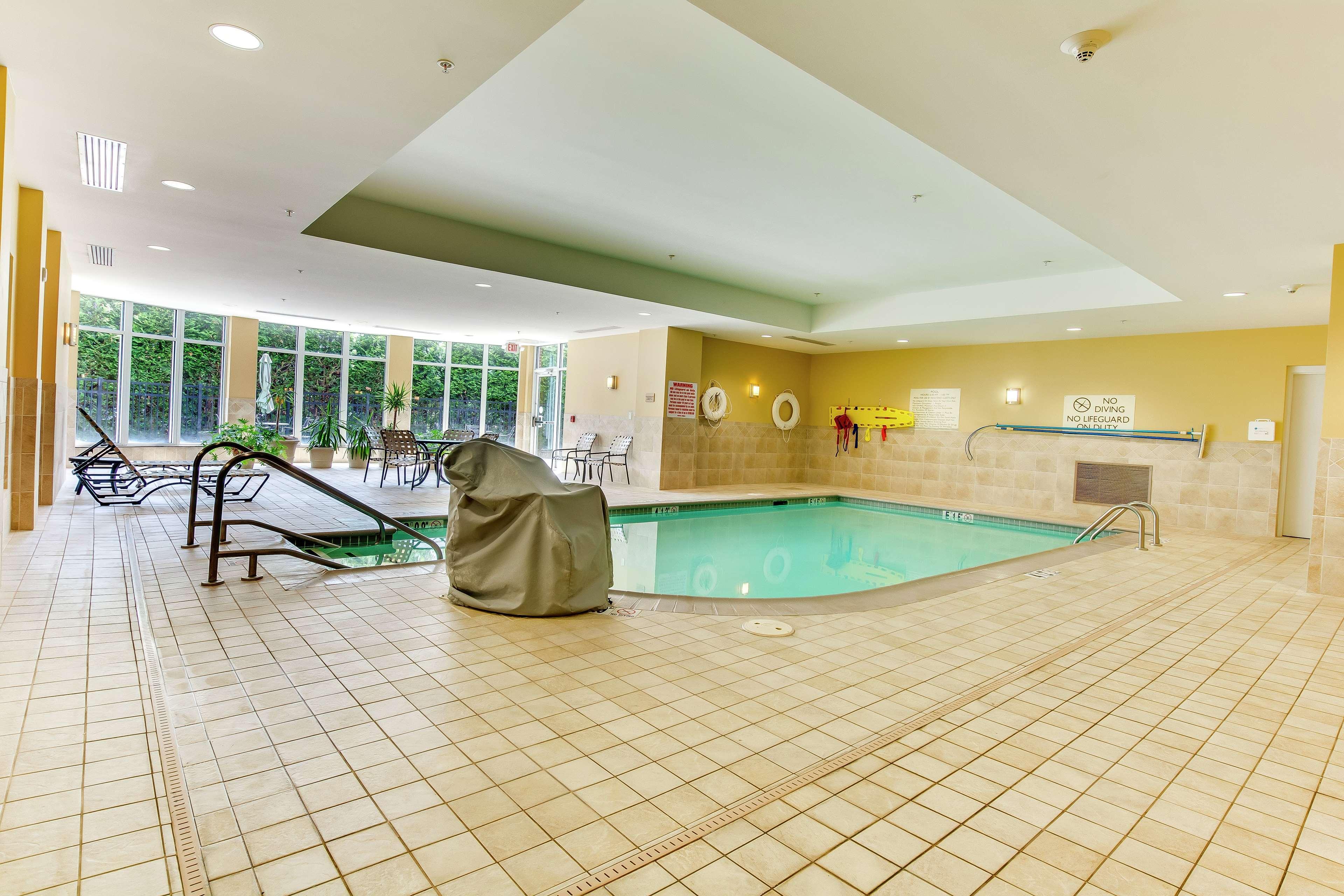 Hilton Garden Inn Louisville-Northeast Экстерьер фото