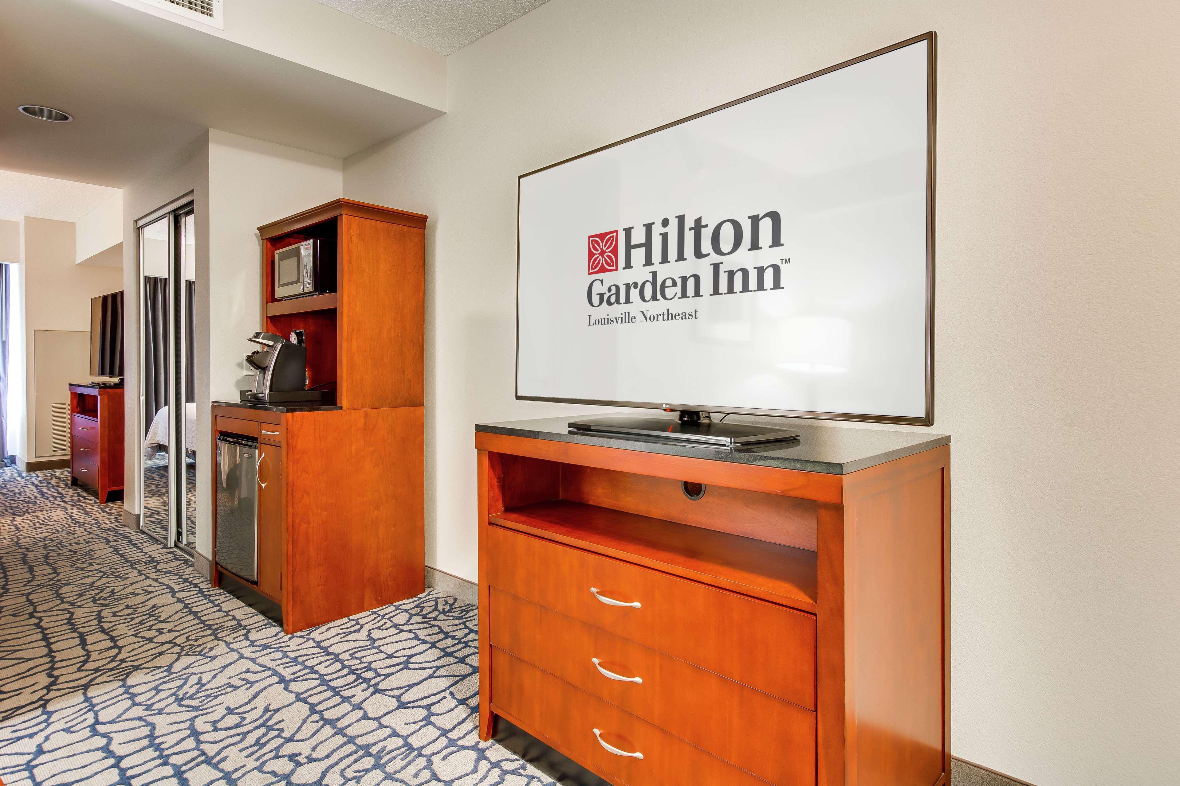 Hilton Garden Inn Louisville-Northeast Экстерьер фото