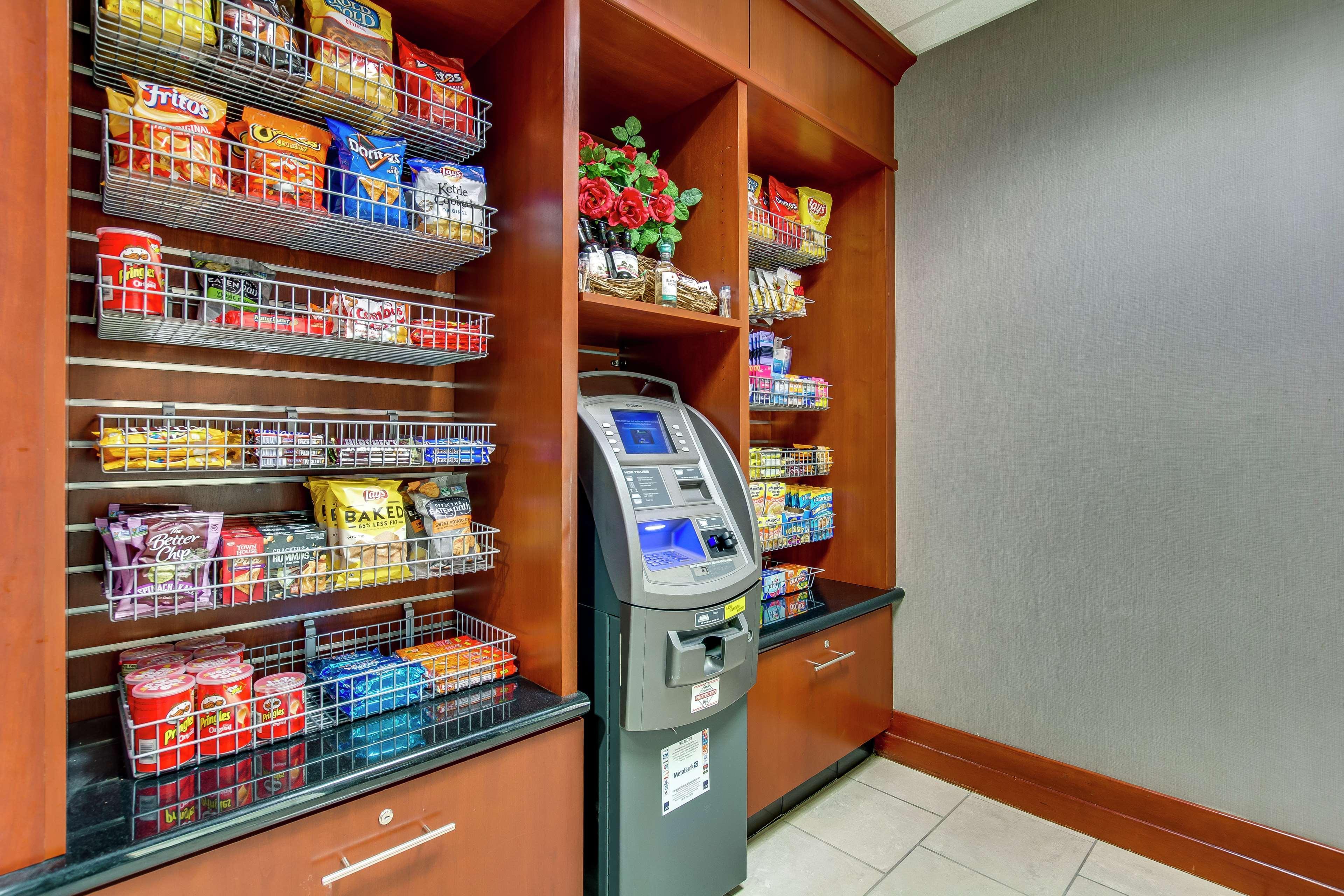 Hilton Garden Inn Louisville-Northeast Экстерьер фото