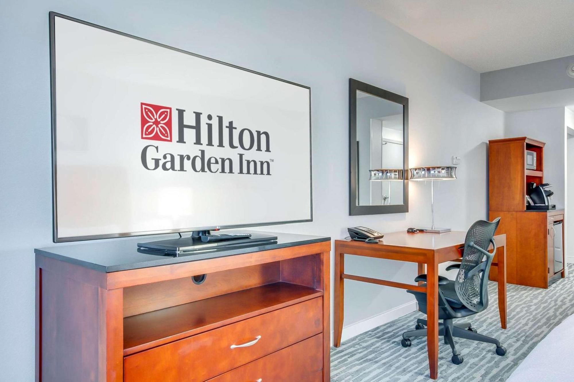 Hilton Garden Inn Louisville-Northeast Экстерьер фото