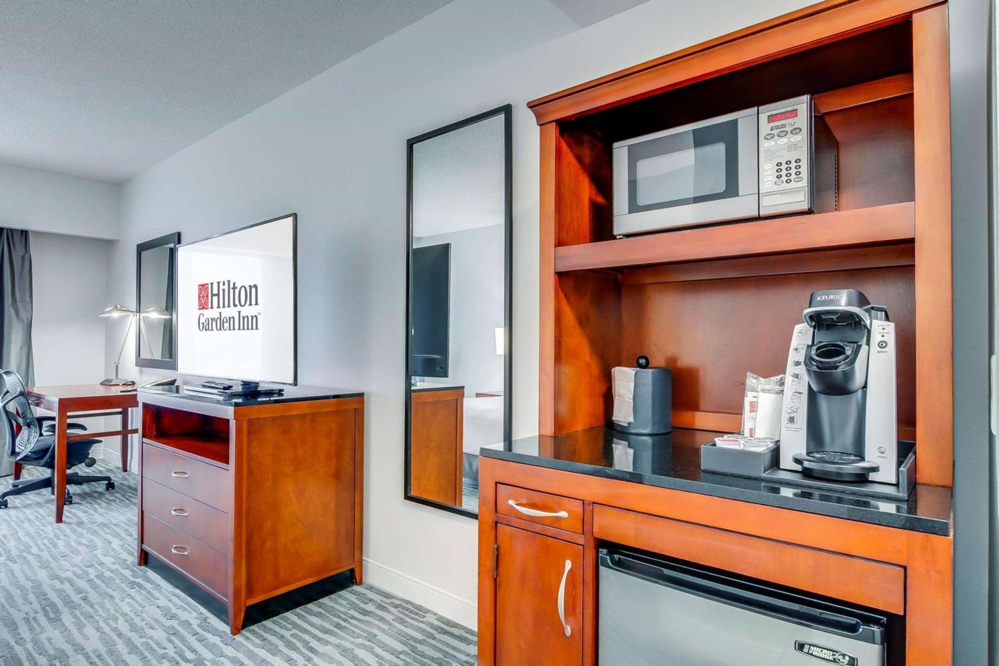 Hilton Garden Inn Louisville-Northeast Экстерьер фото
