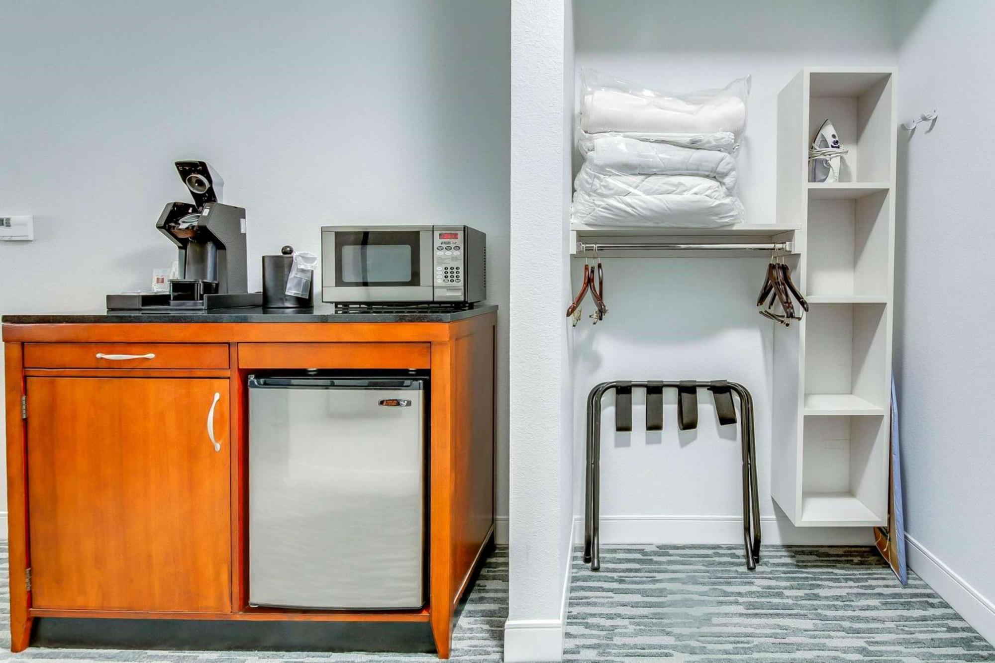 Hilton Garden Inn Louisville-Northeast Экстерьер фото