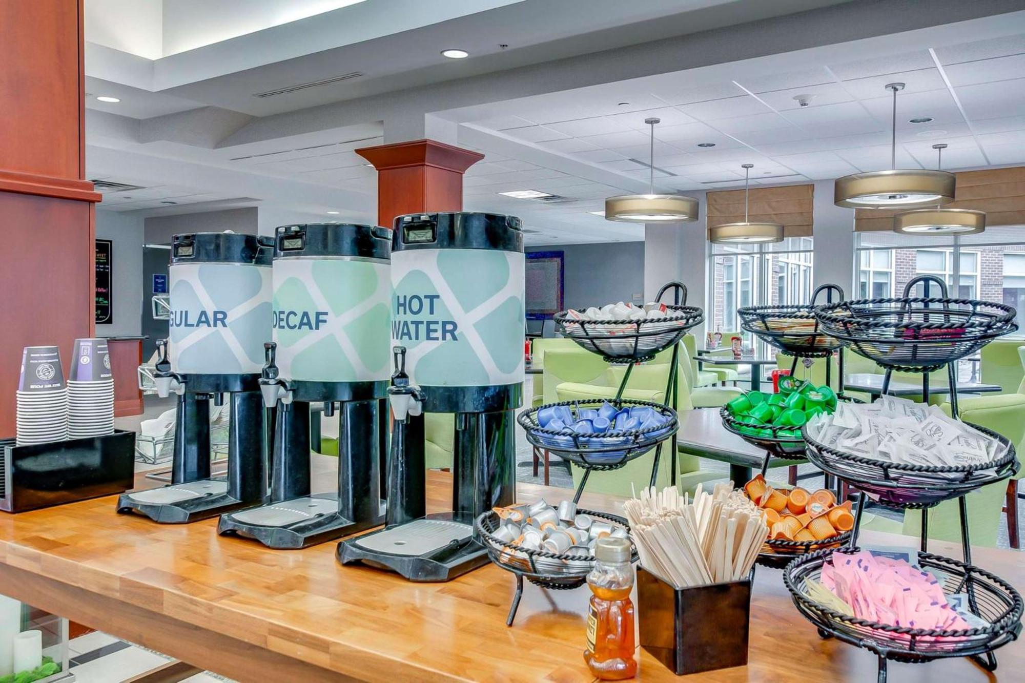 Hilton Garden Inn Louisville-Northeast Экстерьер фото