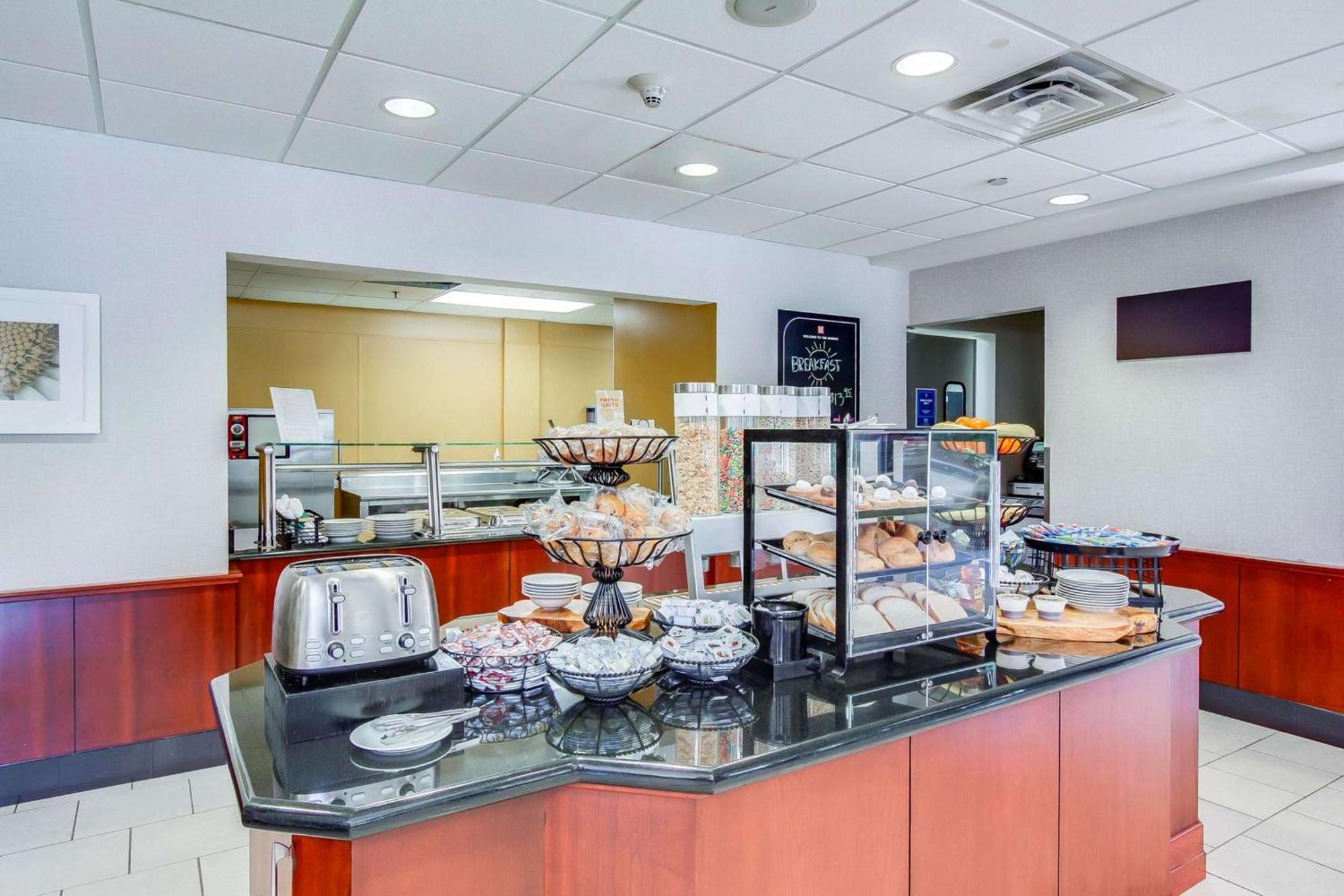 Hilton Garden Inn Louisville-Northeast Экстерьер фото