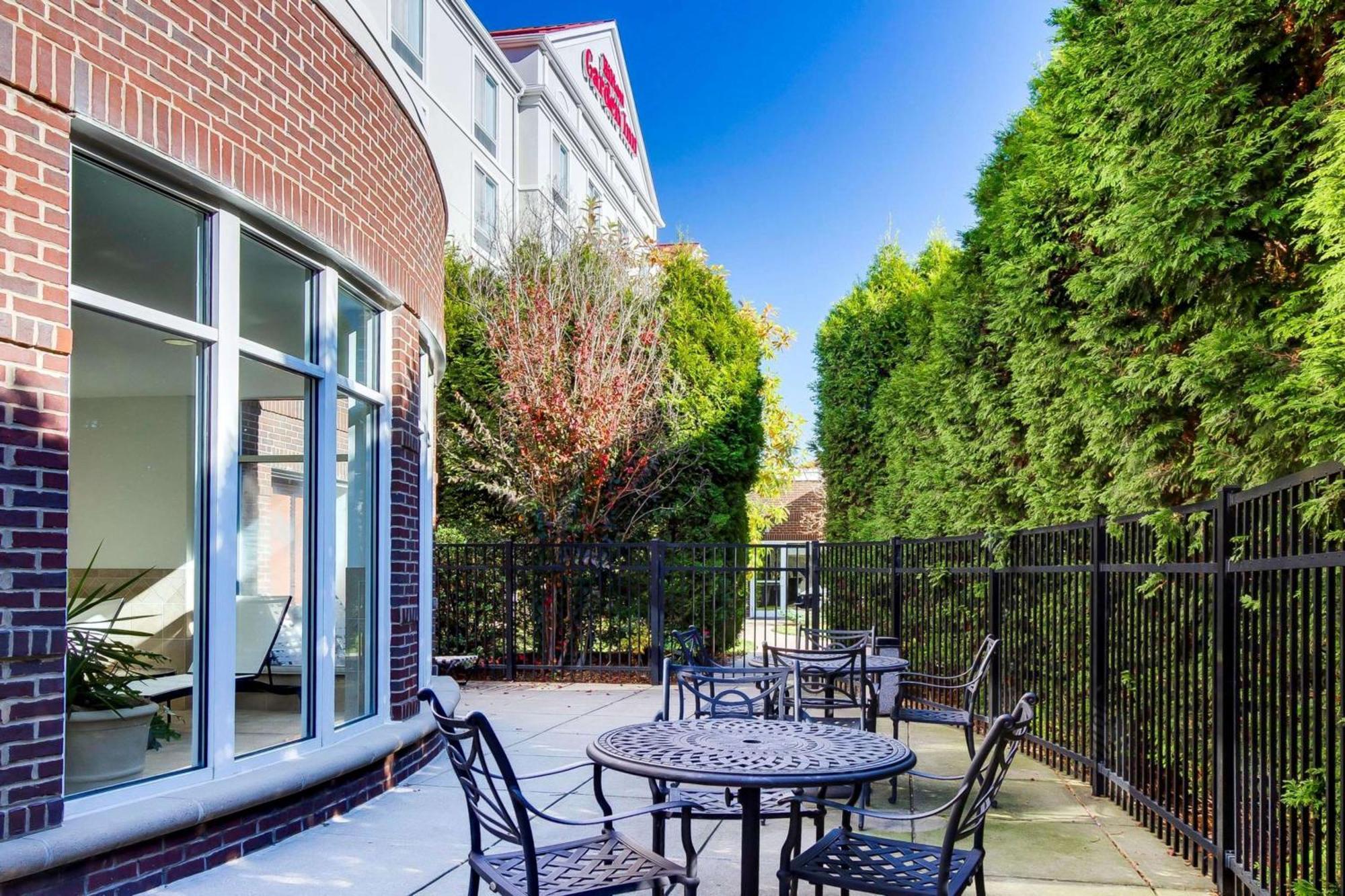 Hilton Garden Inn Louisville-Northeast Экстерьер фото